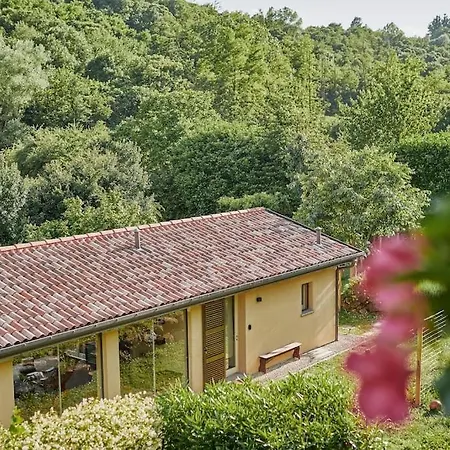 Moodwest Cottage, At 15 Minutes * Sirone